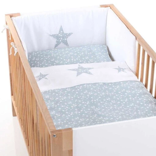 Babybay Kinderbettnestchen Piqué Weiß Applikation Stern Azurblau -Roba Verkäufe 2024 babybay kinderbettnestchen weiss applikation stern azurblau sterne weiss 410829 002