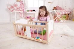 Hape Schlummerwiege E3601 -Roba Verkäufe 2024 e3601 rock a bye baby cradle child 1 1