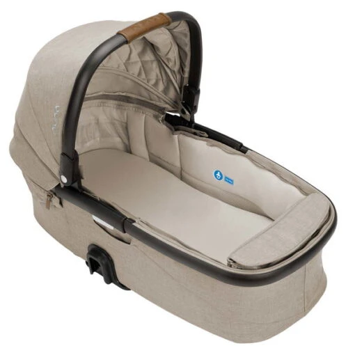 Nuna DEMI Grow Babywanne Evergreen Inklusive Regenverdeck -Roba Verkäufe 2024 nuna demigrow carrycot hazelwood overhead gl