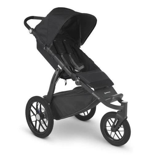 UPPAbaby Ridge Sportwagen JAKE Dunkelgrau Karbonrahmen -Roba Verkäufe 2024 rdg21 jke 3qright nocup 947x1200 be17462