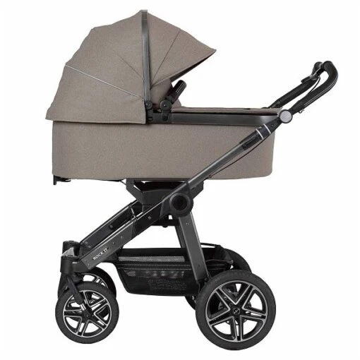 Hartan Rock It GTR Kinderwagen Mit Handbremse 2023 Alle Designs Wählbar -Roba Verkäufe 2024 rock it 1200 178 906 falttasche ansicht seite mit ausgeklappter sonnenblende