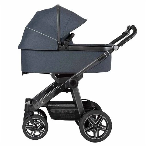 Hartan Rock It GTR Kinderwagen Bluestone (908) Mit Handbremse -Roba Verkäufe 2024 rock it 1200 178 908 falttasche ansicht seite mit ausgeklappter sonnenblende