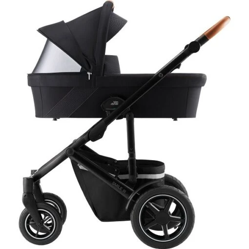 Britax Smile 3 Kinderwagen Fossil Grey Essential Set GRATIS Babywanne -Roba Verkäufe 2024 smile iii cognachandle fossilgrey 01 hardcarrycot ventilationwindow 2021 3