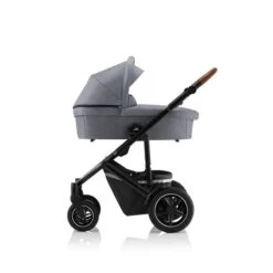 Britax Smile 3 Kinderwagen Frost Grey Essential Set GRATIS Babywanne -Roba Verkäufe 2024 web version smile iii cognachandle frostgrey 01 hardcarrycot 2019 300dpi 1 1