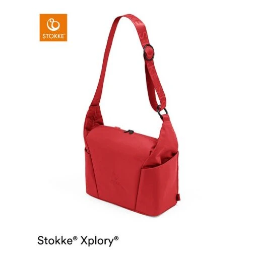 Stokke® Xplory® X Wickeltasche Ruby Red -Roba Verkäufe 2024 xplory x changingbag rubyred 200923 028 carry rt